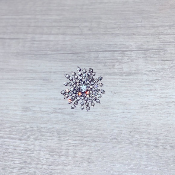 Accessories - Brooch